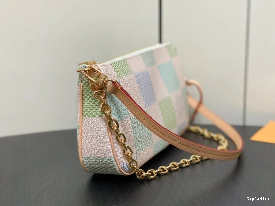 Cheap Pochette Accessoires-23.5*13.5*4CM LOUIS VUITTON 0811